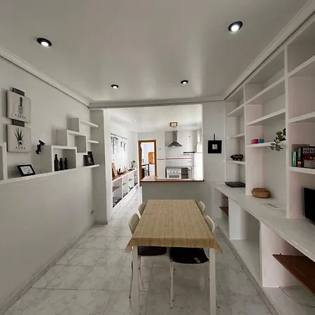 Bonito Around The Center アパート *